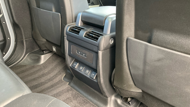 Land Rover Defender 3.0 D300 X-Dynamic HSE 110 5dr Auto Diesel Estate